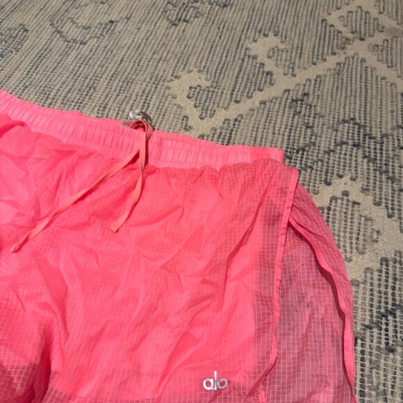 ALO YOGA Bubblegum Pink GAME TIME SHORTS - L - Picture 5 of 6